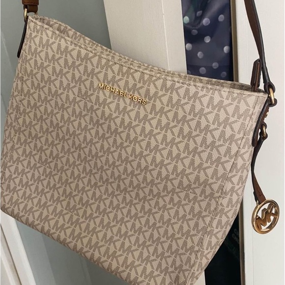 Michael Kors purse - Picture 3 of 4